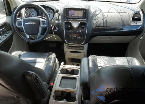 2011 Chrysler Town & Country Touring L z USA, uszkodzony, nr VIN 2A4RR8DG3BR746710